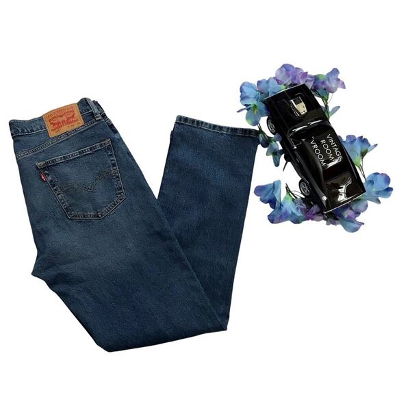 Levi's NWOT 514 Medium Wash Straight Jeans Men 33 x 32 - Picture 1 of 8